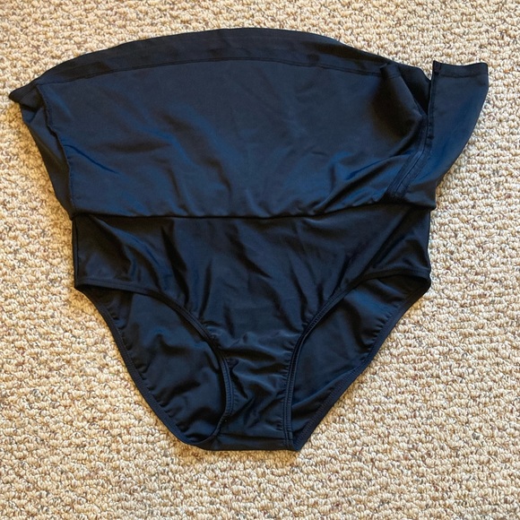 Women’s Charm Leaks swim mini bottom skort size small in black. - Picture 4 of 9